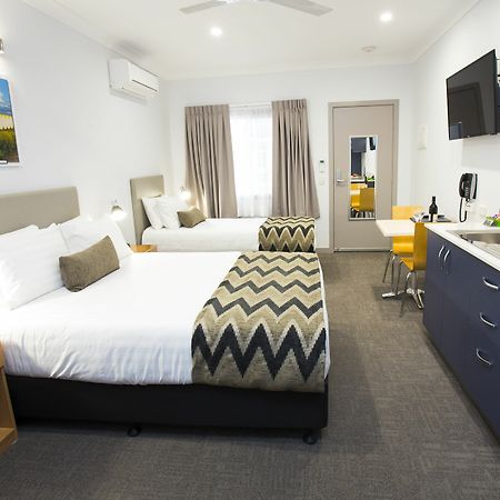 טוומבה Altitude Motel Apartments מראה חיצוני תמונה