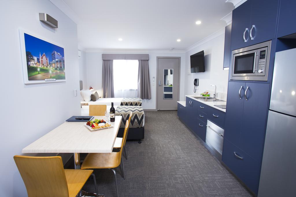 טוומבה Altitude Motel Apartments מראה חיצוני תמונה