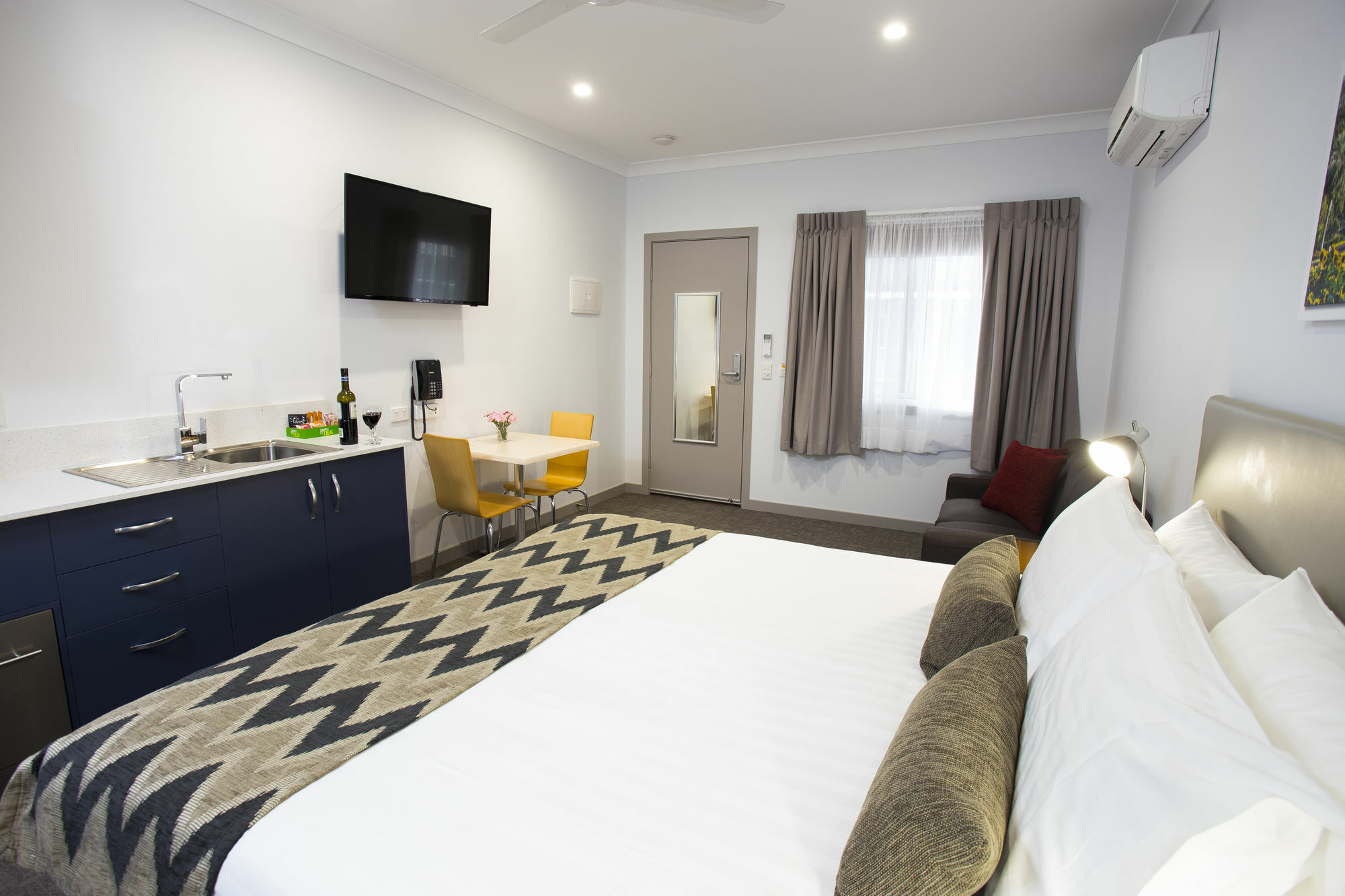 טוומבה Altitude Motel Apartments מראה חיצוני תמונה